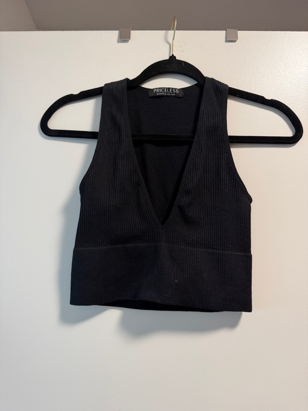 Black Ribbed V-Neck Cropped Tank Top
